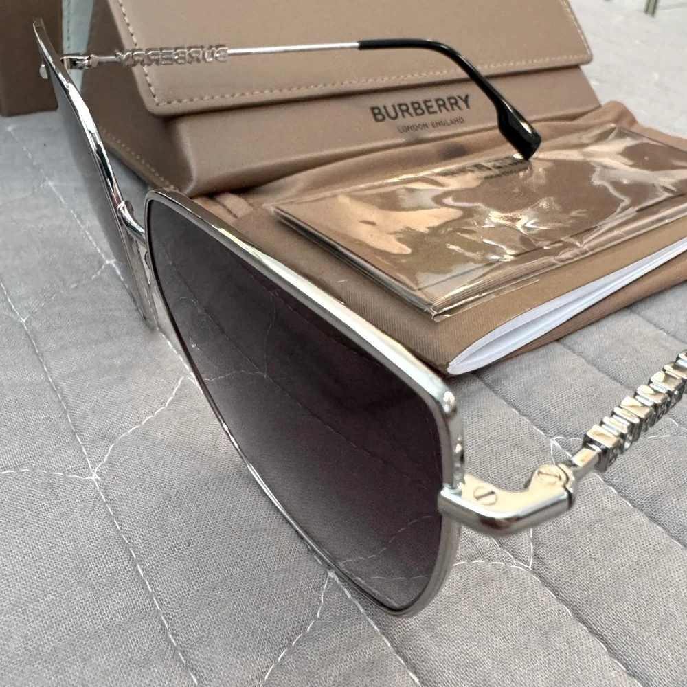 NEW‼️BURBERRY BE3143 Alexis Silver Square with Gray Gradient Lens